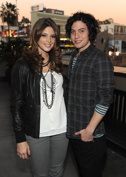 Ashley_ParamoreIn-StorePerformanceforTwilightatHotTopic026.jpg Ashley_ParamoreIn-StorePerformanceforTwilightatHotTopic026.jpg