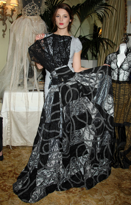 Ashley_8thAnnualAwardsSeasonDiamondFashionShow054.jpg