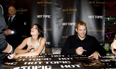 NewMoonCastTouratHotTopicChicago012.jpg