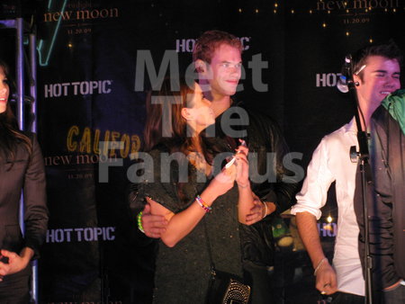 NewMoonCastTourHotTopic024.jpg