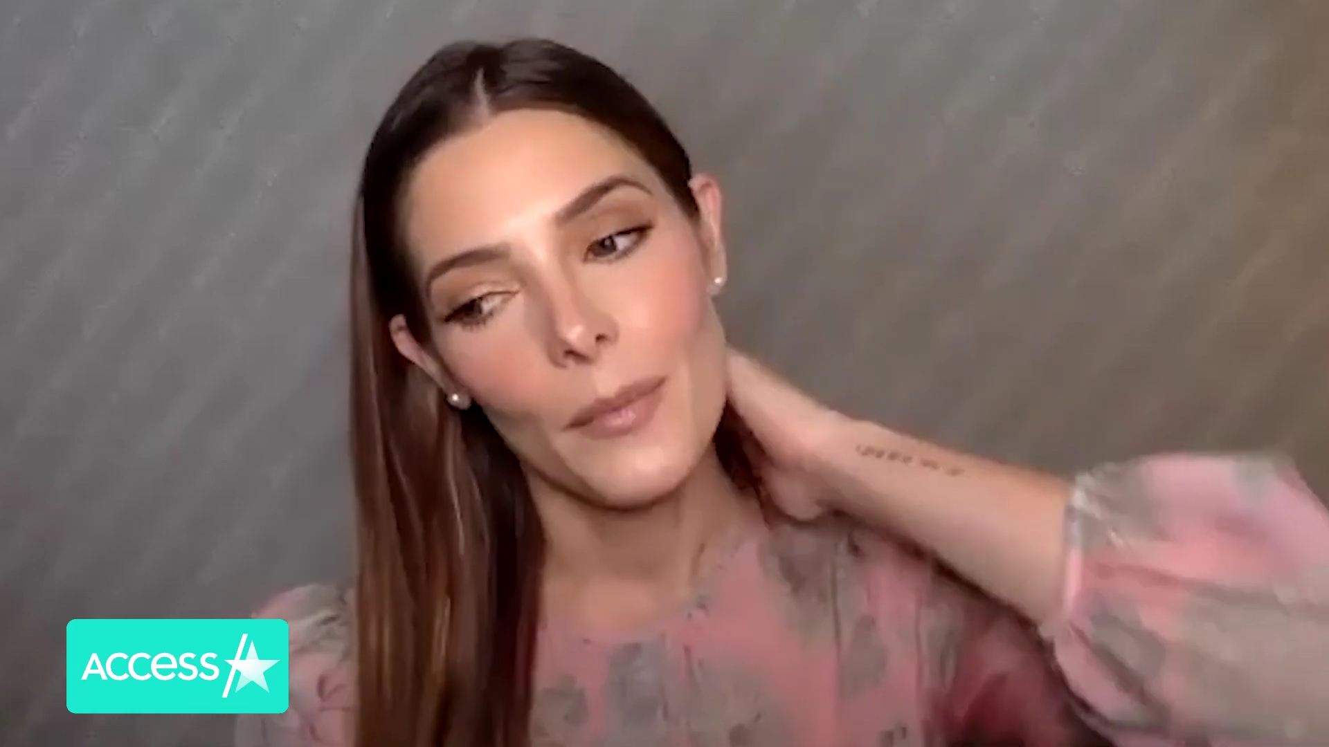 Ashley-Greene-dot-nl_AftermathPressJunket-AccesHollywood0241.jpg