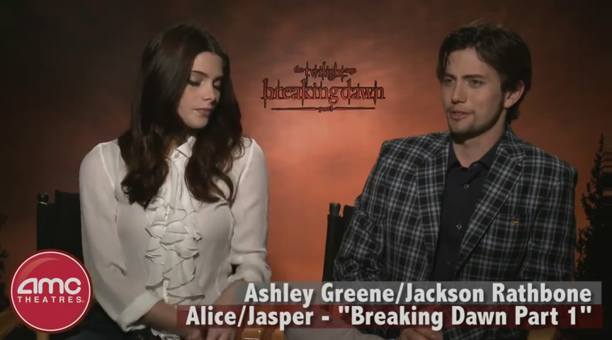 Ashley-Greene-dot-nl_BreakingDawnInterview-AMCTheatres0023.jpg