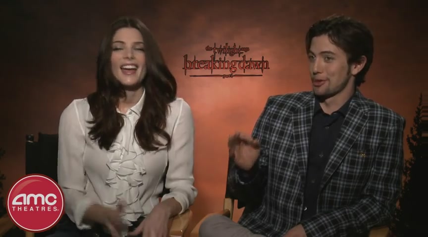 Ashley-Greene-dot-nl_BreakingDawnInterview-AMCTheatres0033.jpg