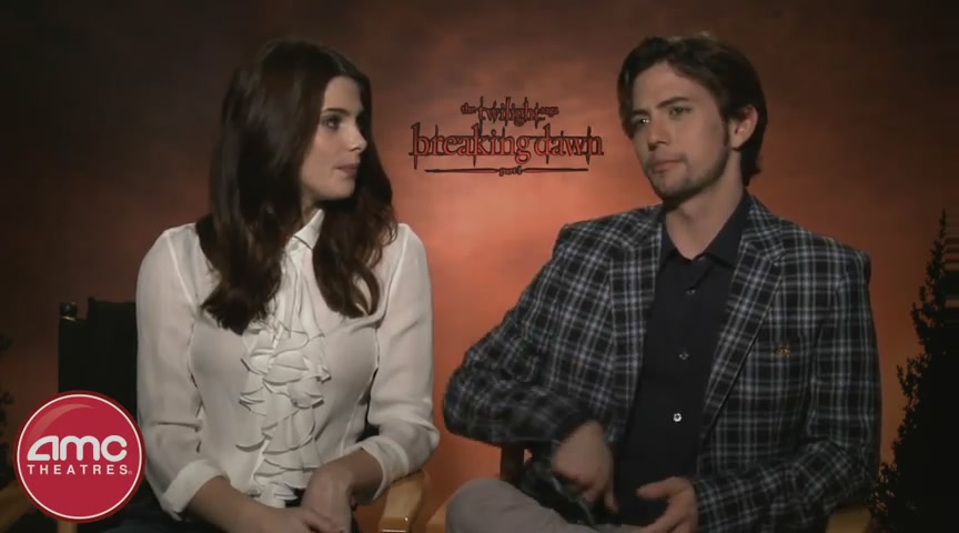 Ashley-Greene-dot-nl_BreakingDawnInterview-AMCTheatres0037.jpg