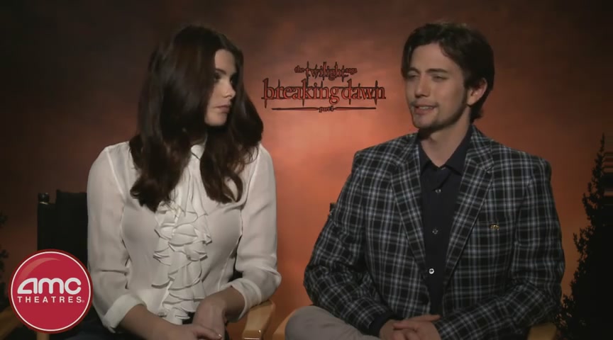 Ashley-Greene-dot-nl_BreakingDawnInterview-AMCTheatres0044.jpg