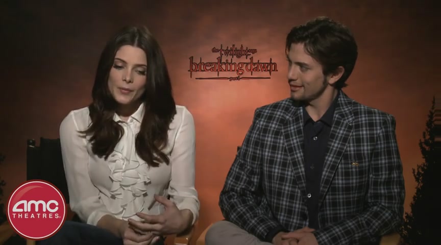 Ashley-Greene-dot-nl_BreakingDawnInterview-AMCTheatres0077.jpg