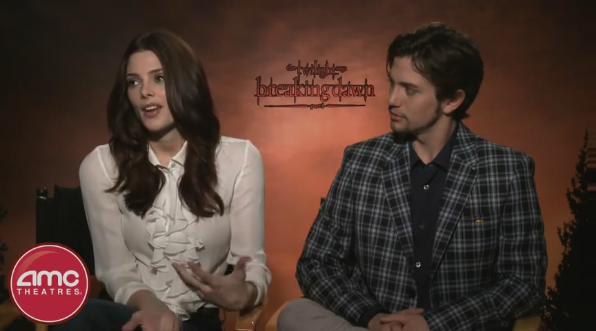 Ashley-Greene-dot-nl_BreakingDawnInterview-AMCTheatres0079.jpg
