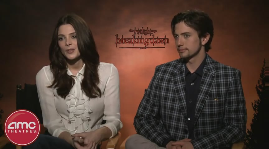 Ashley-Greene-dot-nl_BreakingDawnInterview-AMCTheatres0080.jpg