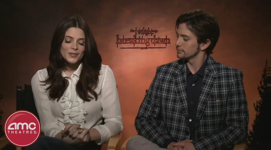 Ashley-Greene-dot-nl_BreakingDawnInterview-AMCTheatres0083.jpg