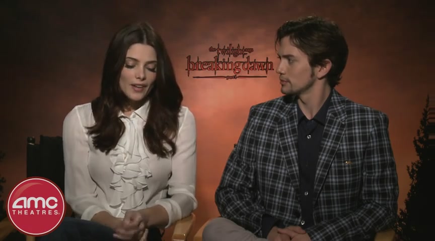 Ashley-Greene-dot-nl_BreakingDawnInterview-AMCTheatres0109.jpg