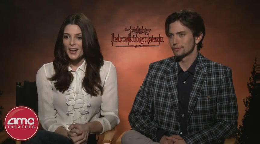 Ashley-Greene-dot-nl_BreakingDawnInterview-AMCTheatres0113.jpg