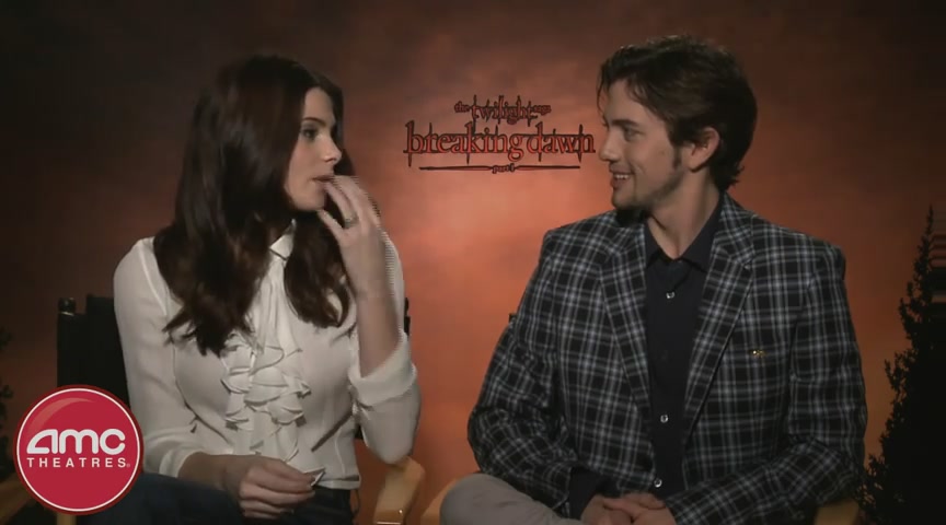 Ashley-Greene-dot-nl_BreakingDawnInterview-AMCTheatres0116.jpg
