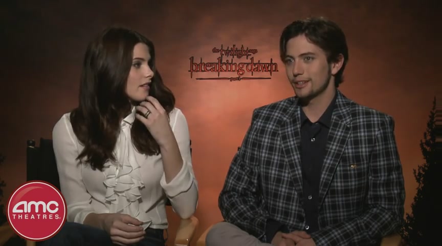 Ashley-Greene-dot-nl_BreakingDawnInterview-AMCTheatres0118.jpg