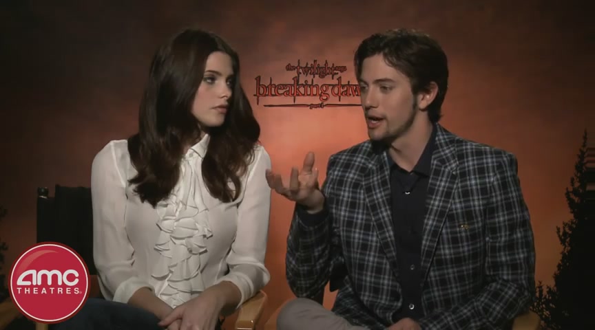 Ashley-Greene-dot-nl_BreakingDawnInterview-AMCTheatres0123.jpg