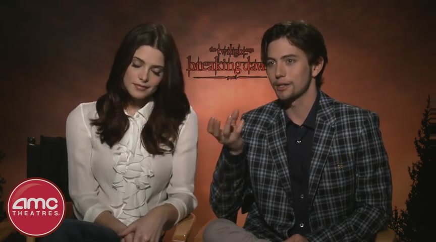 Ashley-Greene-dot-nl_BreakingDawnInterview-AMCTheatres0124.jpg