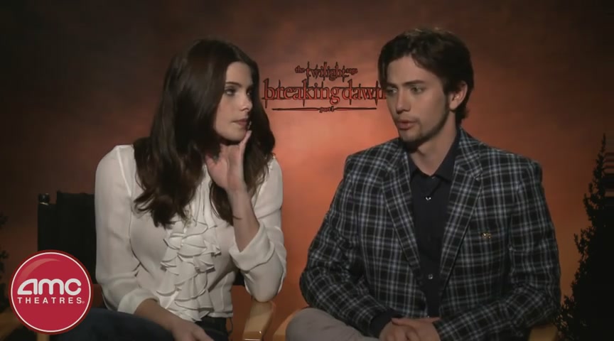 Ashley-Greene-dot-nl_BreakingDawnInterview-AMCTheatres0129.jpg