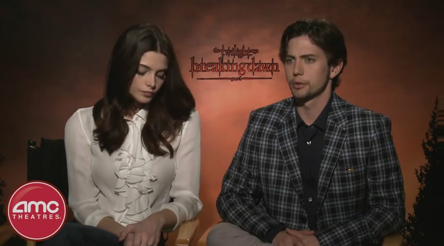 Ashley-Greene-dot-nl_BreakingDawnInterview-AMCTheatres0144.jpg