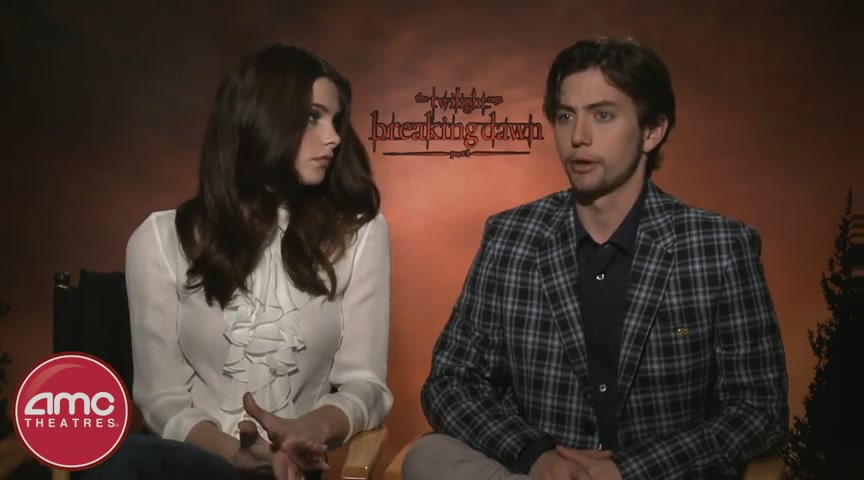 Ashley-Greene-dot-nl_BreakingDawnInterview-AMCTheatres0147.jpg