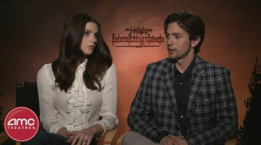 Ashley-Greene-dot-nl_BreakingDawnInterview-AMCTheatres0150.jpg