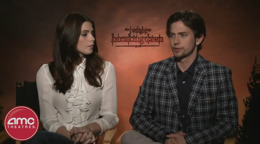 Ashley-Greene-dot-nl_BreakingDawnInterview-AMCTheatres0155.jpg
