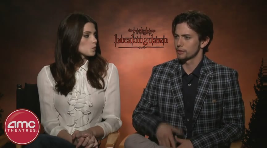 Ashley-Greene-dot-nl_BreakingDawnInterview-AMCTheatres0156.jpg