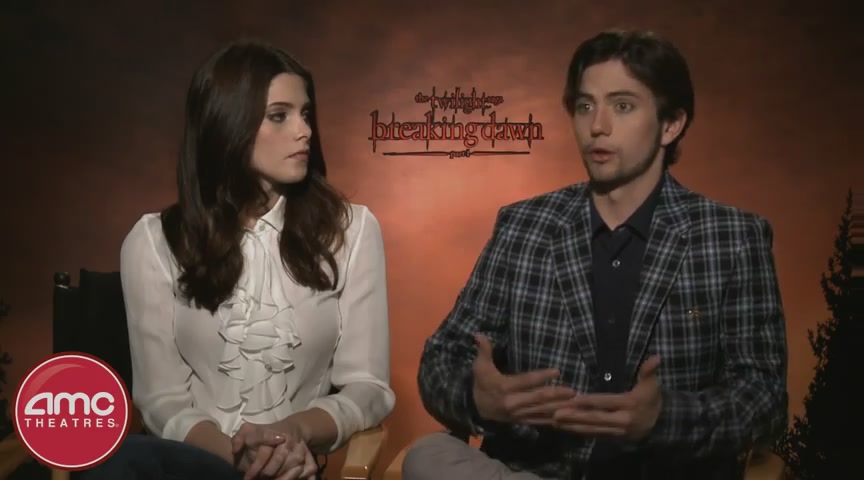 Ashley-Greene-dot-nl_BreakingDawnInterview-AMCTheatres0157.jpg