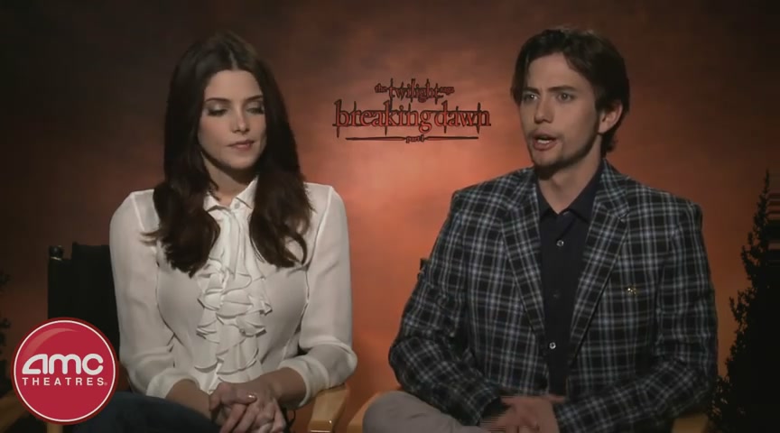 Ashley-Greene-dot-nl_BreakingDawnInterview-AMCTheatres0159.jpg