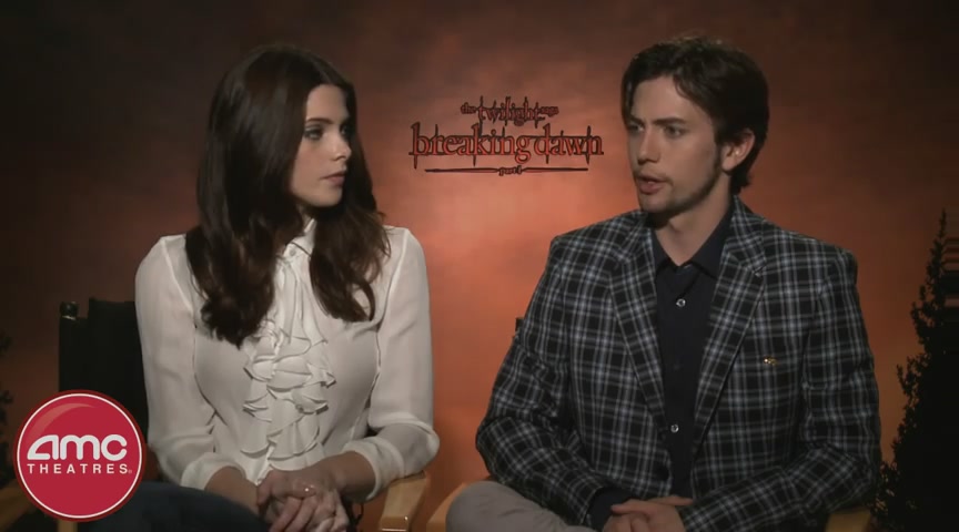 Ashley-Greene-dot-nl_BreakingDawnInterview-AMCTheatres0161.jpg