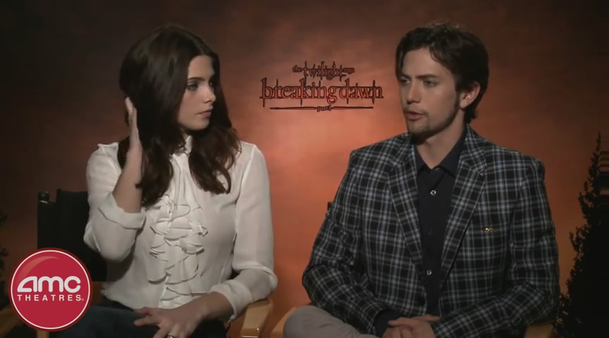 Ashley-Greene-dot-nl_BreakingDawnInterview-AMCTheatres0162.jpg