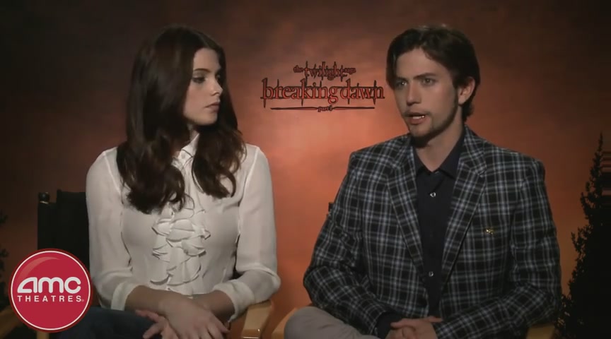 Ashley-Greene-dot-nl_BreakingDawnInterview-AMCTheatres0166.jpg