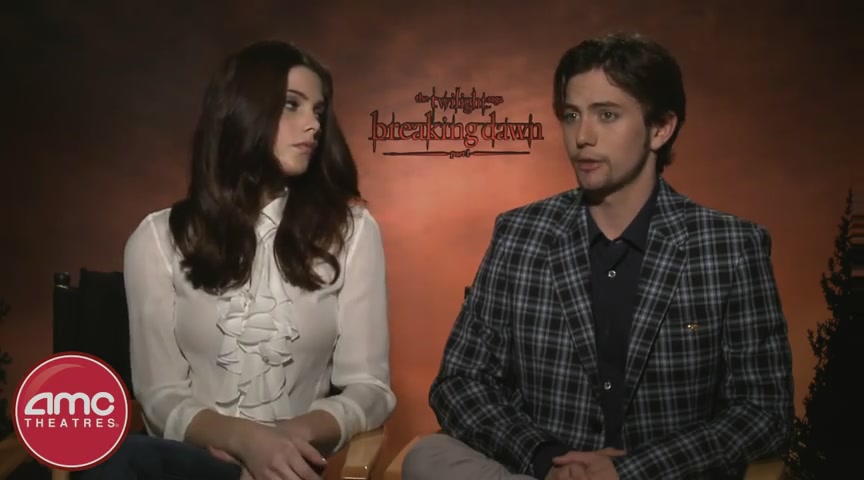 Ashley-Greene-dot-nl_BreakingDawnInterview-AMCTheatres0170.jpg