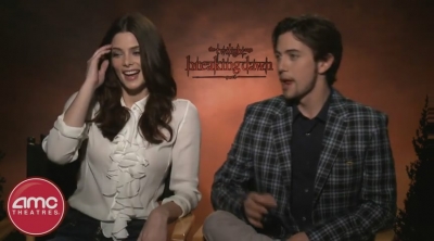 Ashley-Greene-dot-nl_BreakingDawnInterview-AMCTheatres0034.jpg