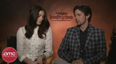 Ashley-Greene-dot-nl_BreakingDawnInterview-AMCTheatres0043.jpg