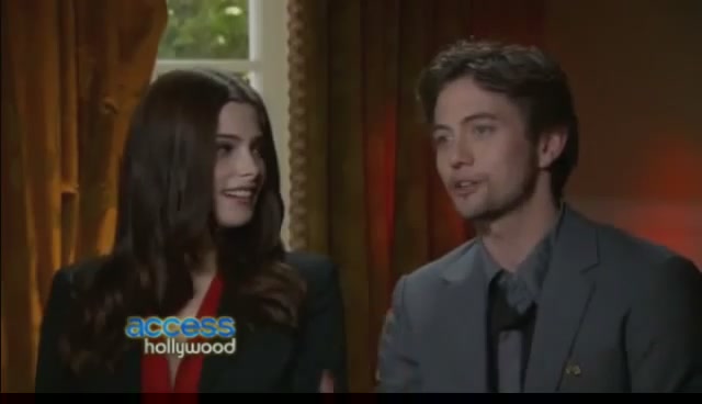 Ashley-Greene-dot-nl_BreakingDawnInterview-AccesHollywood0109.jpg