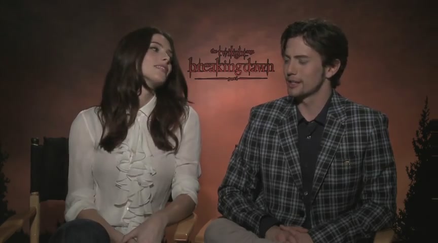 Ashley-Greene-dot-nl_BreakingDawnInterview-BDKreviewscom0010.jpg