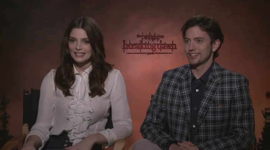 Ashley-Greene-dot-nl_BreakingDawnInterview-CleverTV0009.jpg