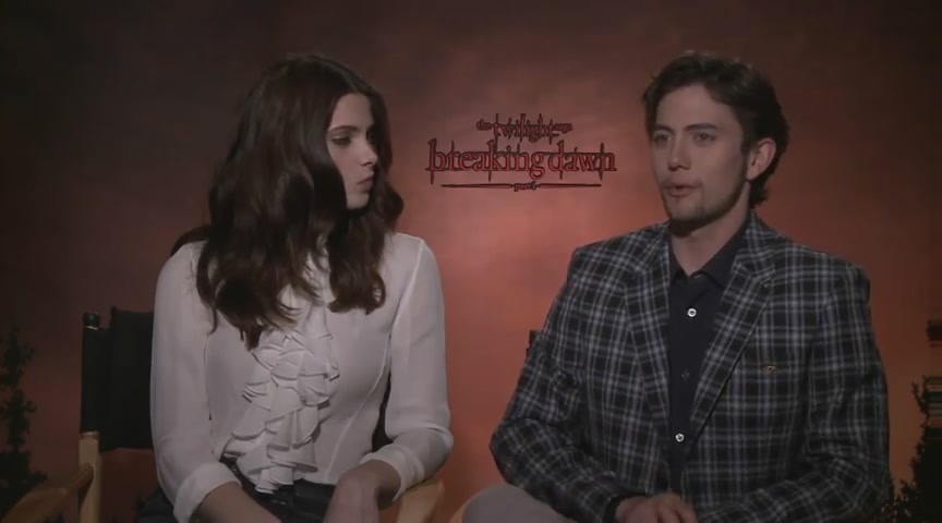 Ashley-Greene-dot-nl_BreakingDawnInterview-CleverTV0012.jpg