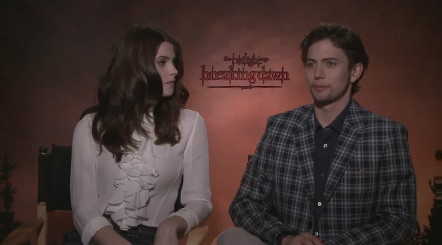Ashley-Greene-dot-nl_BreakingDawnInterview-CleverTV0013.jpg