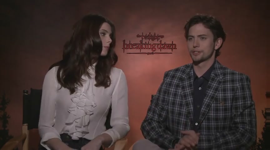 Ashley-Greene-dot-nl_BreakingDawnInterview-CleverTV0015.jpg