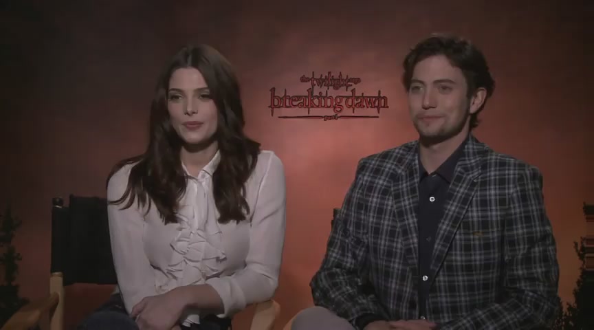 Ashley-Greene-dot-nl_BreakingDawnInterview-CleverTV0028.jpg