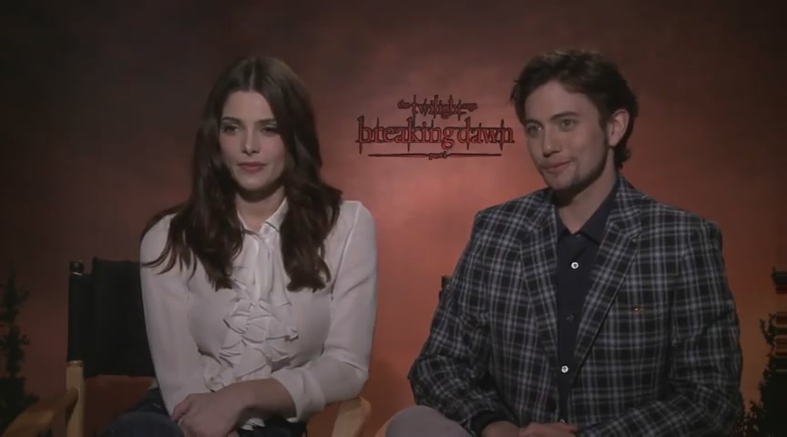 Ashley-Greene-dot-nl_BreakingDawnInterview-CleverTV0029.jpg
