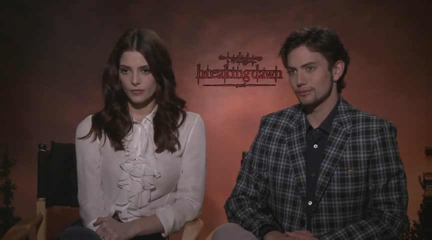 Ashley-Greene-dot-nl_BreakingDawnInterview-CleverTV0033.jpg