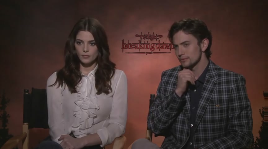 Ashley-Greene-dot-nl_BreakingDawnInterview-CleverTV0035.jpg