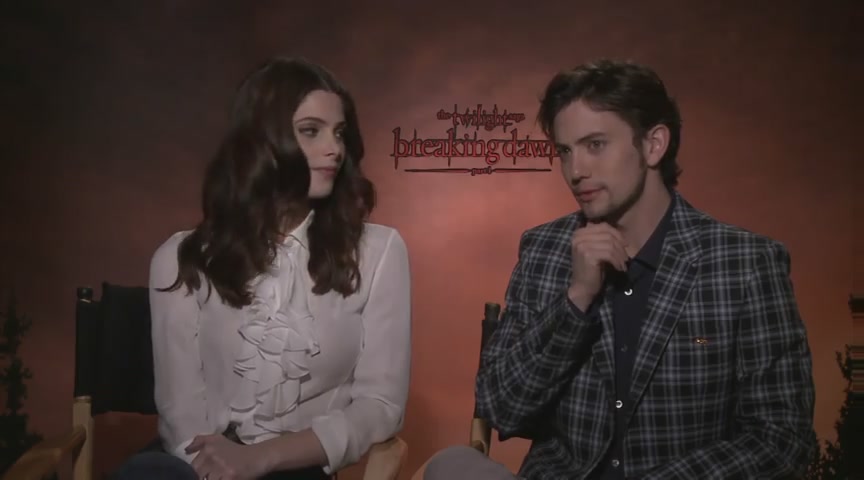 Ashley-Greene-dot-nl_BreakingDawnInterview-CleverTV0036.jpg