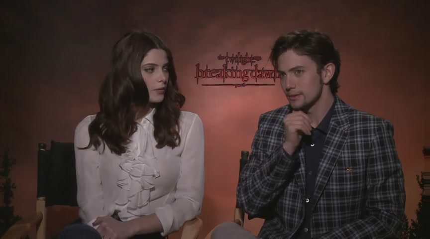 Ashley-Greene-dot-nl_BreakingDawnInterview-CleverTV0038.jpg