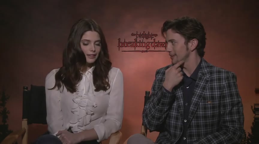 Ashley-Greene-dot-nl_BreakingDawnInterview-CleverTV0040.jpg