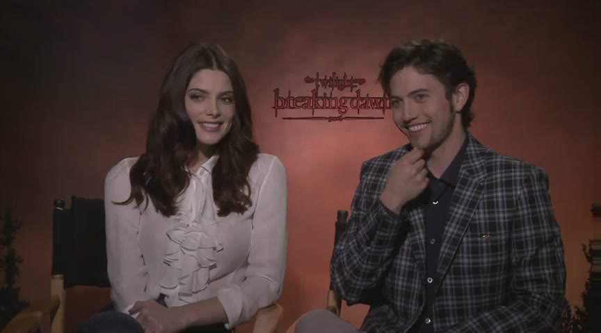 Ashley-Greene-dot-nl_BreakingDawnInterview-CleverTV0041.jpg