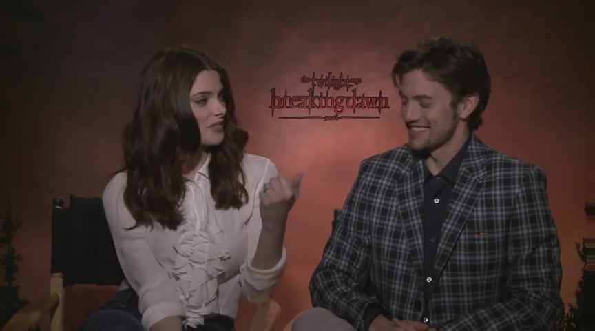 Ashley-Greene-dot-nl_BreakingDawnInterview-CleverTV0051.jpg