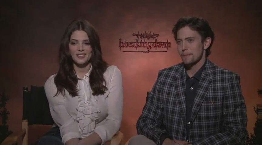 Ashley-Greene-dot-nl_BreakingDawnInterview-CleverTV0052.jpg