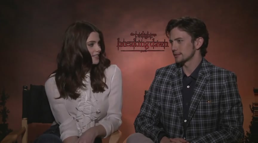 Ashley-Greene-dot-nl_BreakingDawnInterview-CleverTV0054.jpg